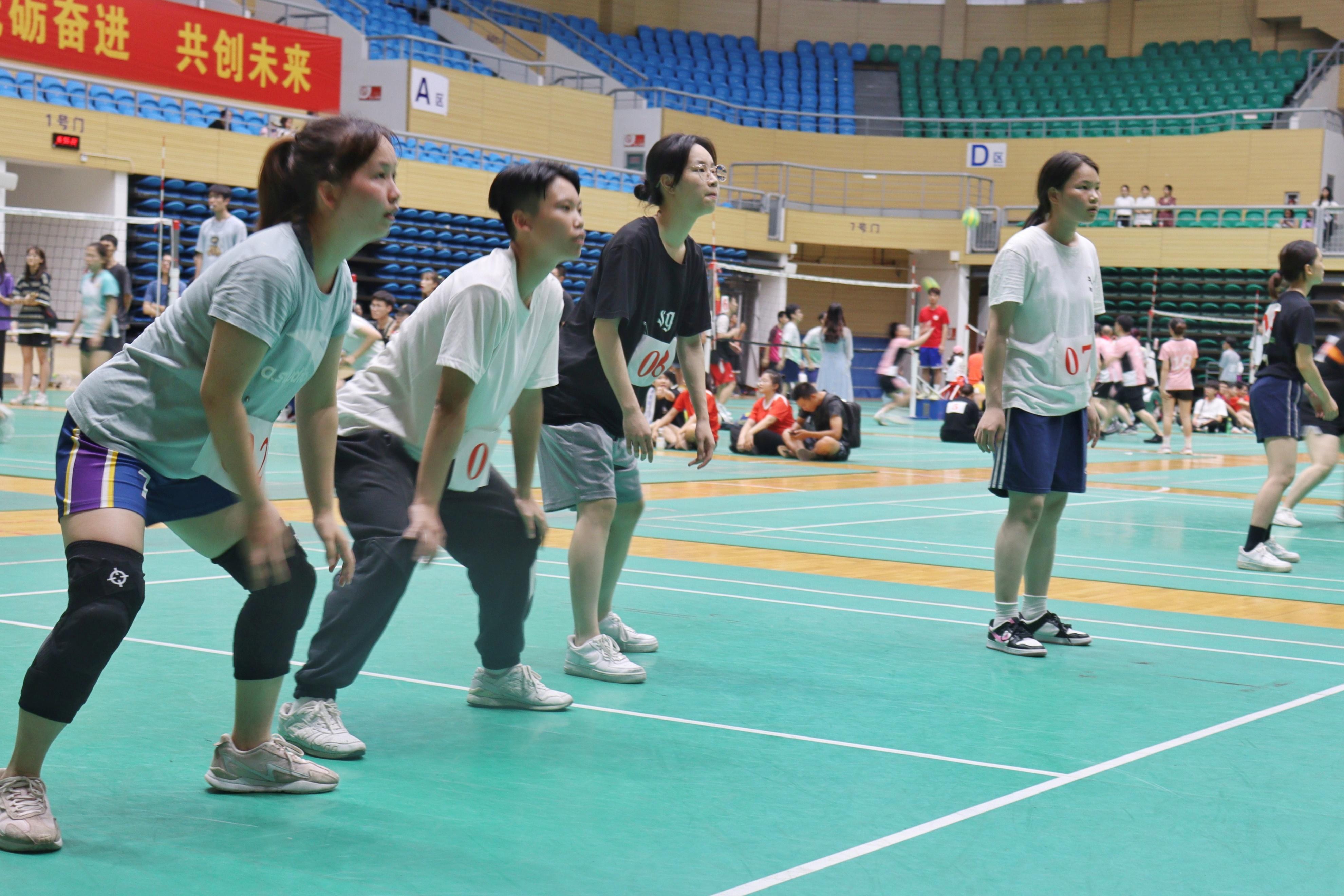 化学化工学院女队勇夺气排球比赛女子组冠军